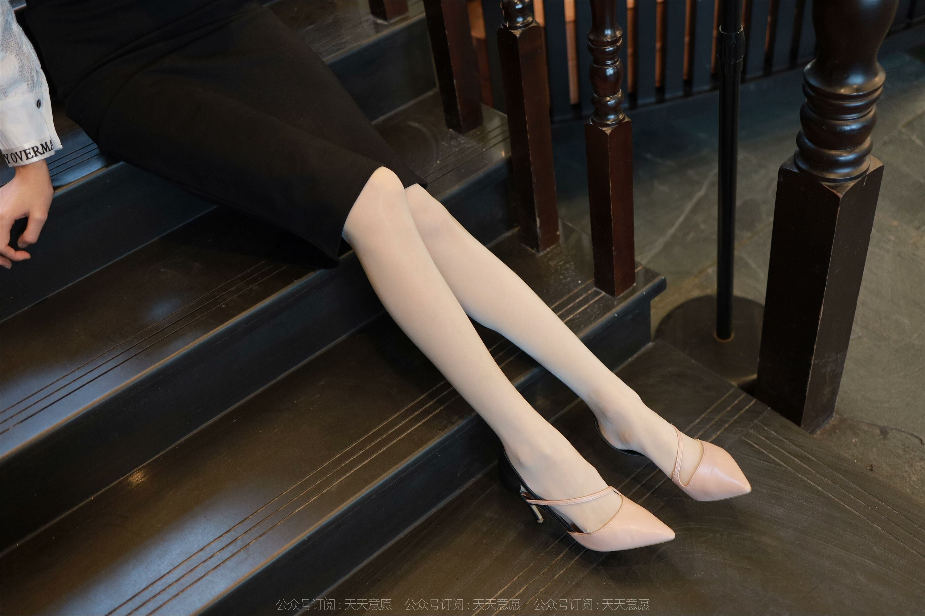 IESS异思趣向  2022.01.01 丝享家981：团团《气质一步裙》